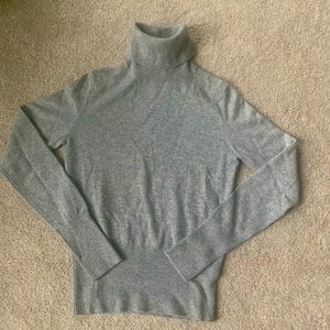 Cashmere Banana Republic grey sweater. Size small. Perfect condition.